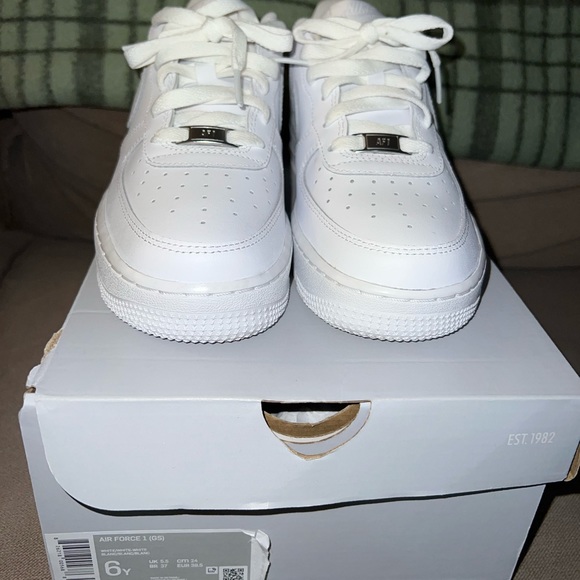 air force 1s white size 6 - Picture 2 of 4